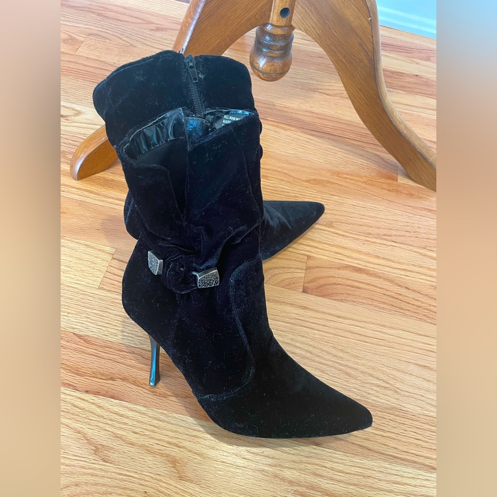 NEW velvet heeled boots